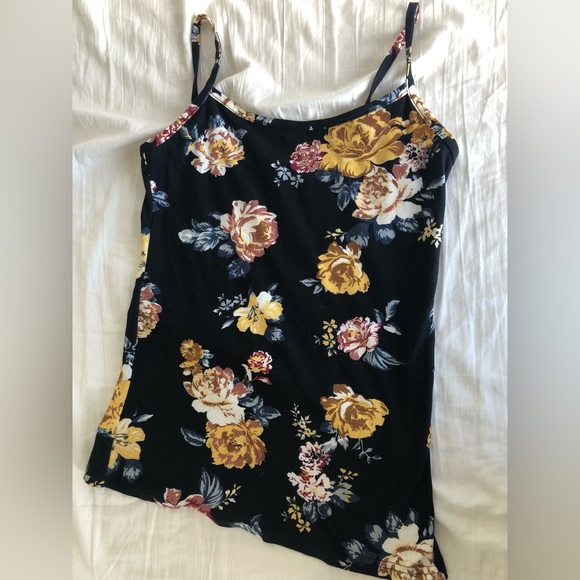 3/$15 Ardene Tank Top - Picture 2 of 3